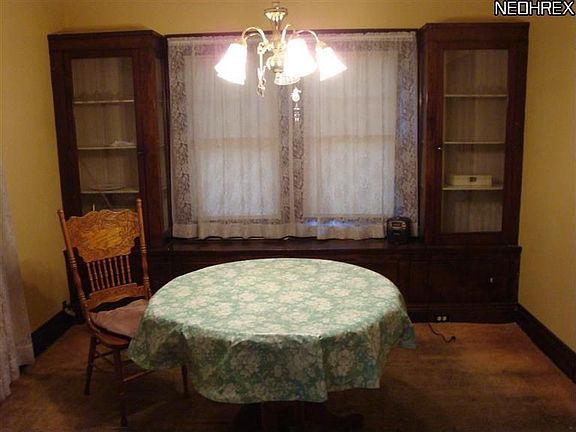 3rd image of 813 E 232nd St
