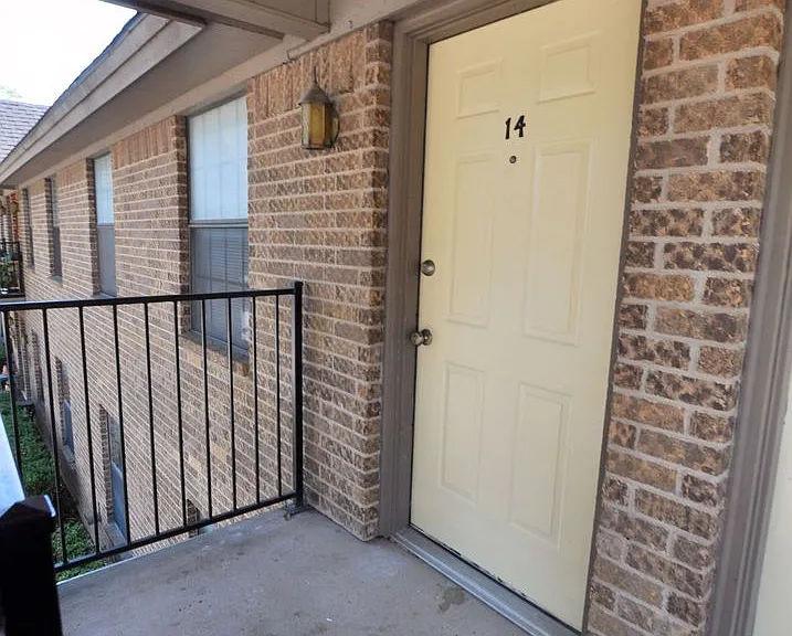 511 W Oak St #14 — Photo 2