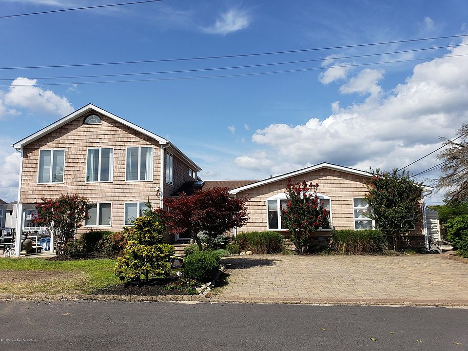 1st image of 588 Conroy Ave