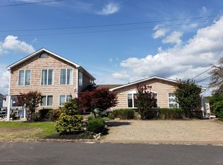 588 Conroy Ave, Toms River, NJ 08753