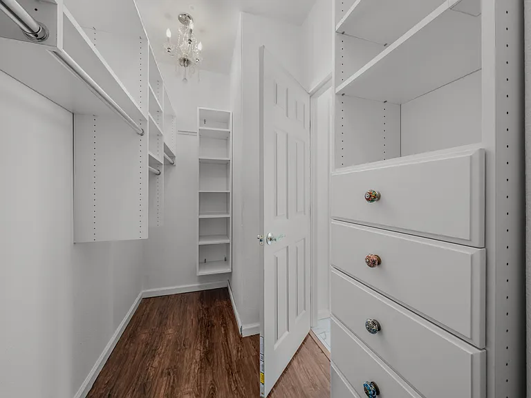 100 Portsmouth Dr — Photo 42