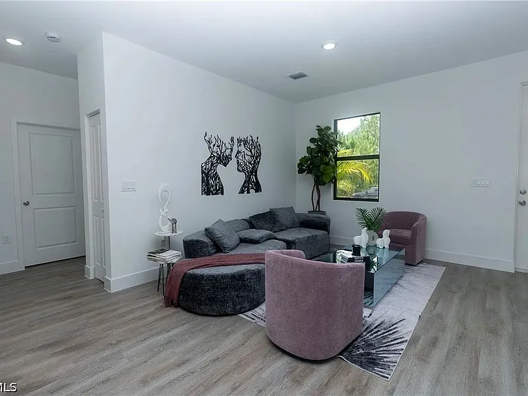 1125 Deauville St E — Photo 13