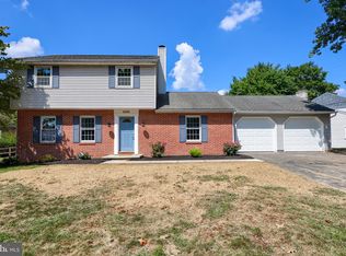 6080 Parkridge Dr, East Petersburg, PA