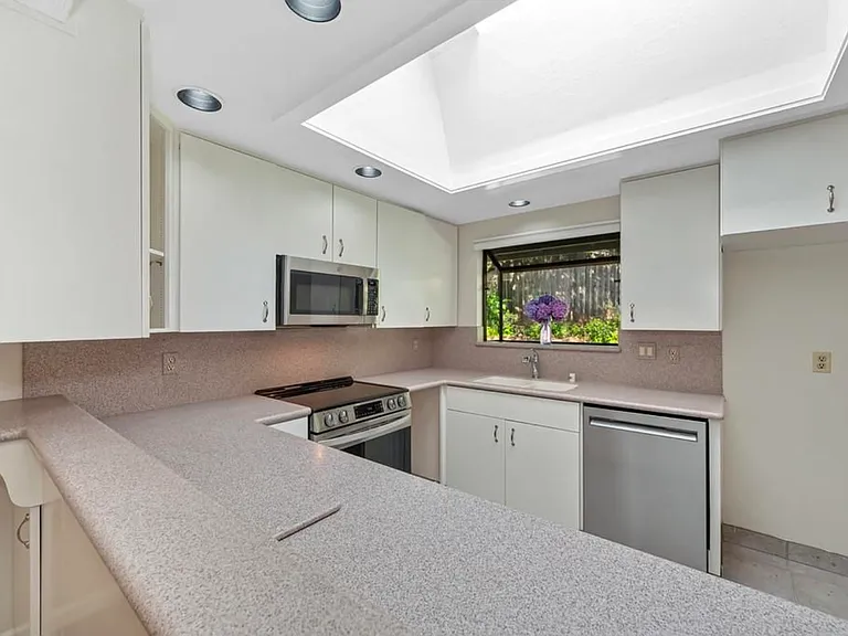 1545 Wimbledon Dr — Photo 23