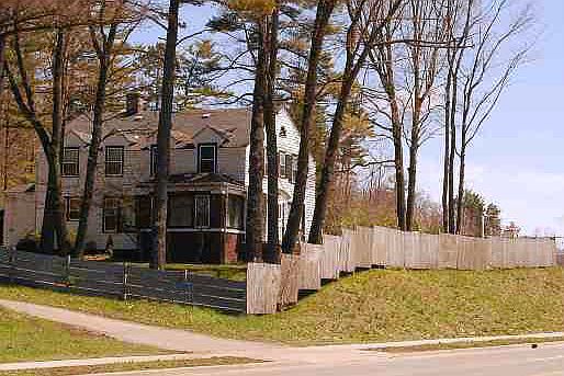 4th image of 1415 S Stephenson Ave