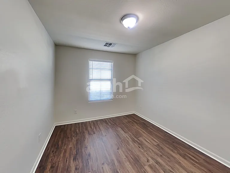 20788 W Thomas Rd — Photo 15