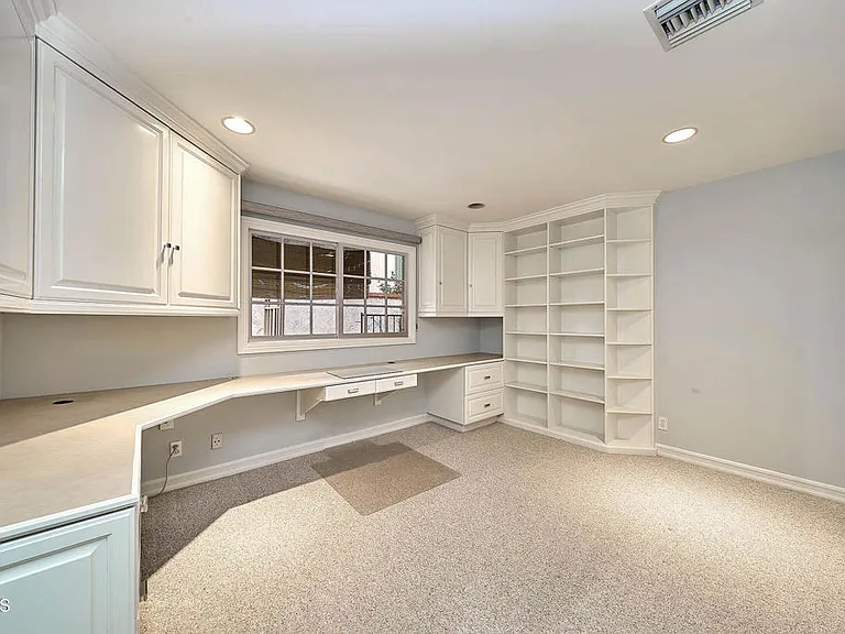 4330 Bel Aire Dr — Photo 22