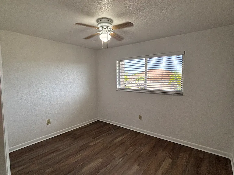 2845 Magdalina Dr — Photo 19