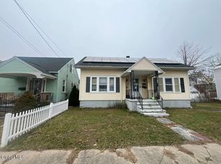 8 Chester St, Schenectady, NY 12304