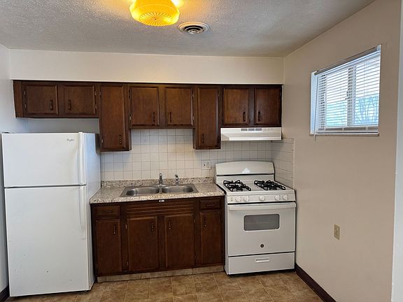 4th image of 3505 Elm St APT 17