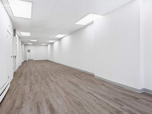 5th image of 524 W 46th St #2