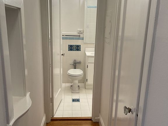 3rd image of 2500 Chestnut St #8
