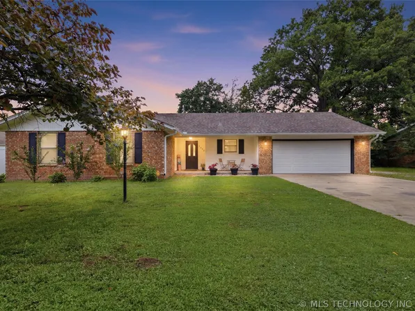1608 S Marietta St, Pryor, OK 74361