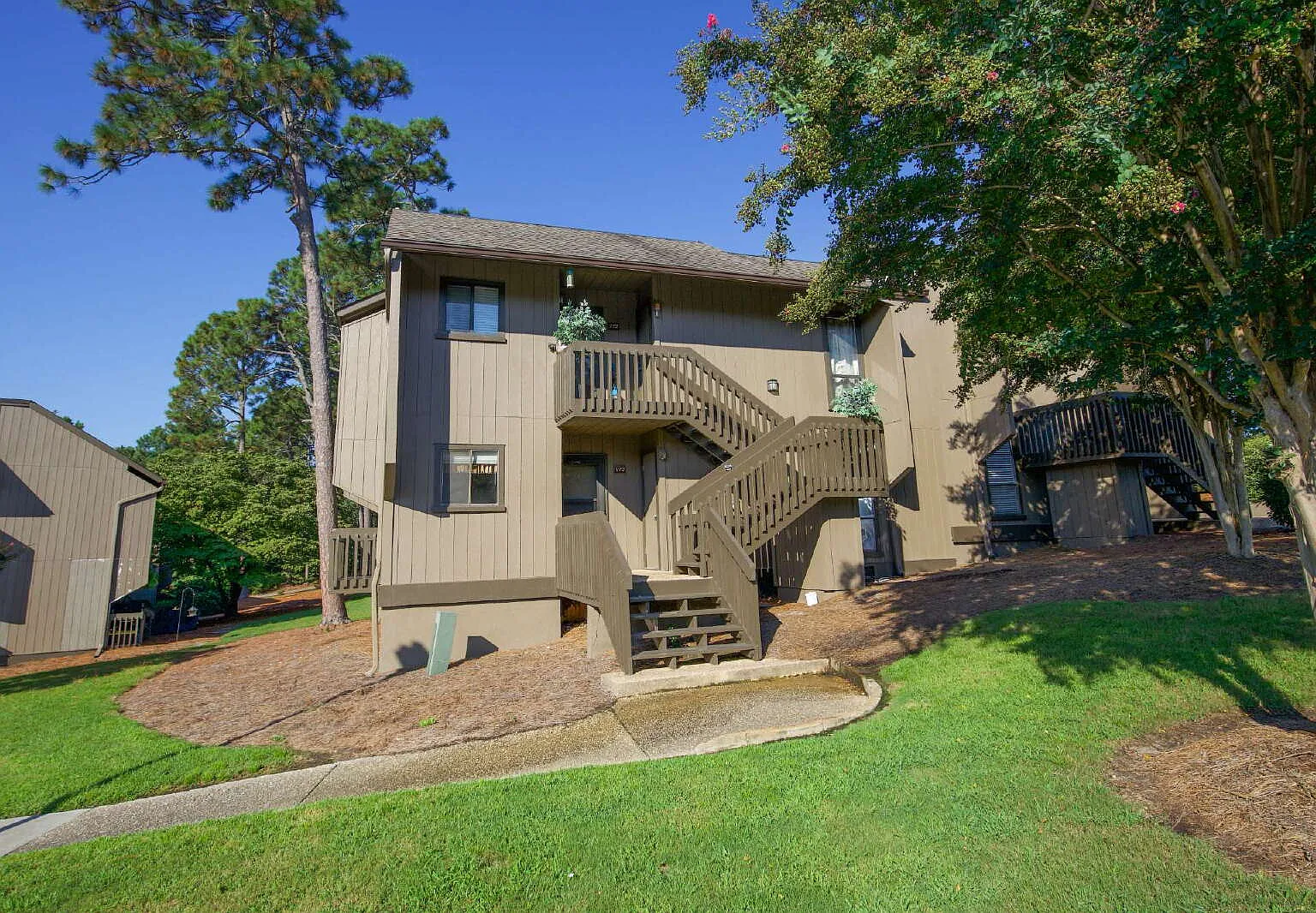 2 bed, 2.0 bath, 884 sqft, $2,100 — Photo 1