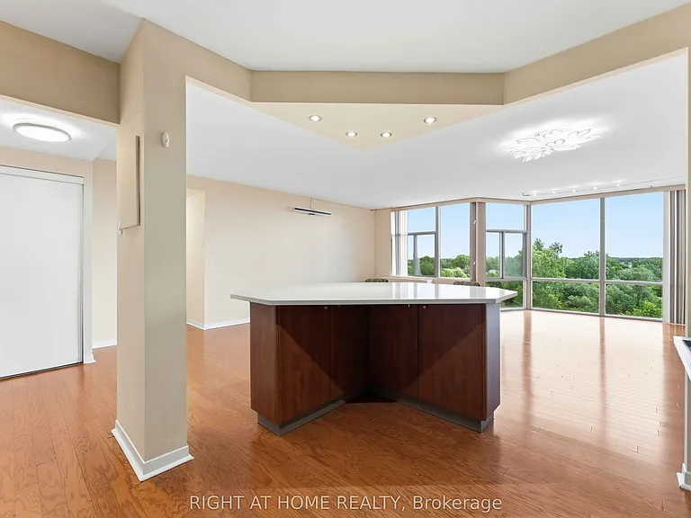 2759 Carousel Cres #911 — Photo 15