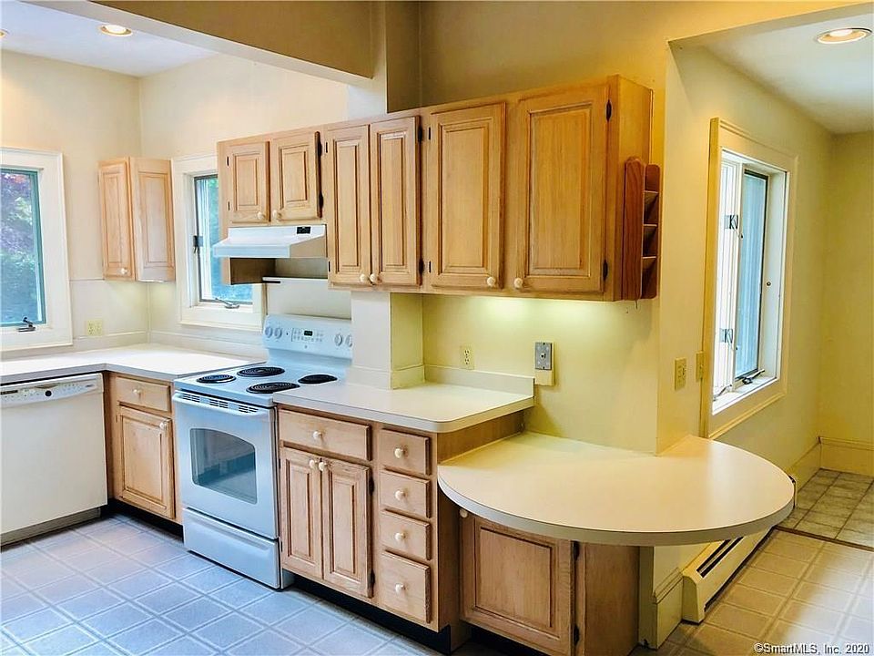 3 Burlake Rd Quaker Hill, CT, 06375 Apartments for Rent Zillow