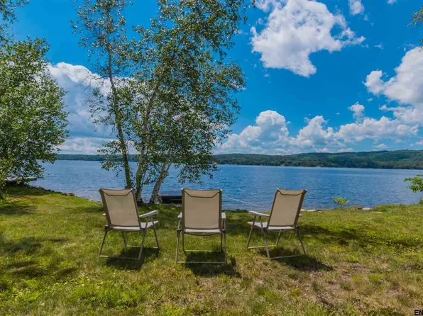 13 Oakwood Dr, Hadley, NY 12835