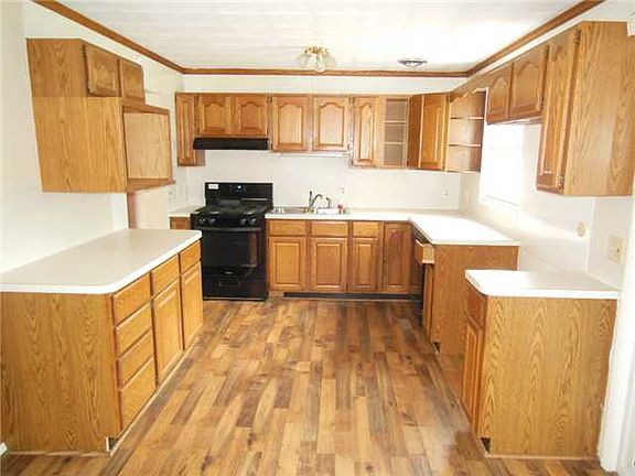 5th image of 112 Farnstead Dr