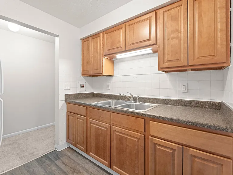 The Hillcrest Apartments — Photo 27