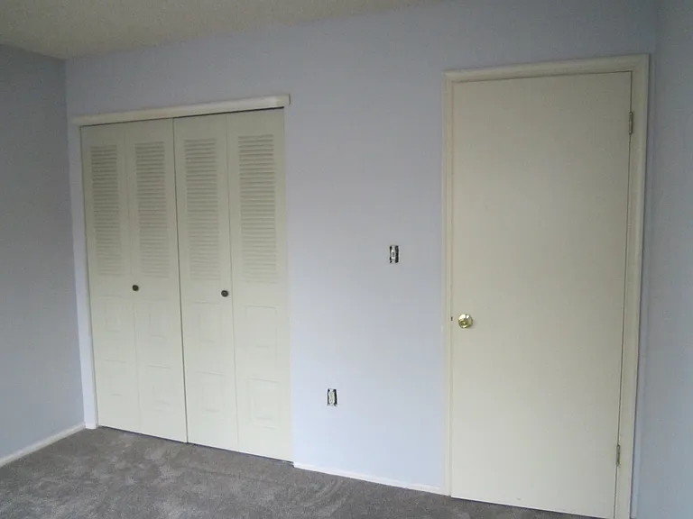 92 Versailles Ct — Photo 17