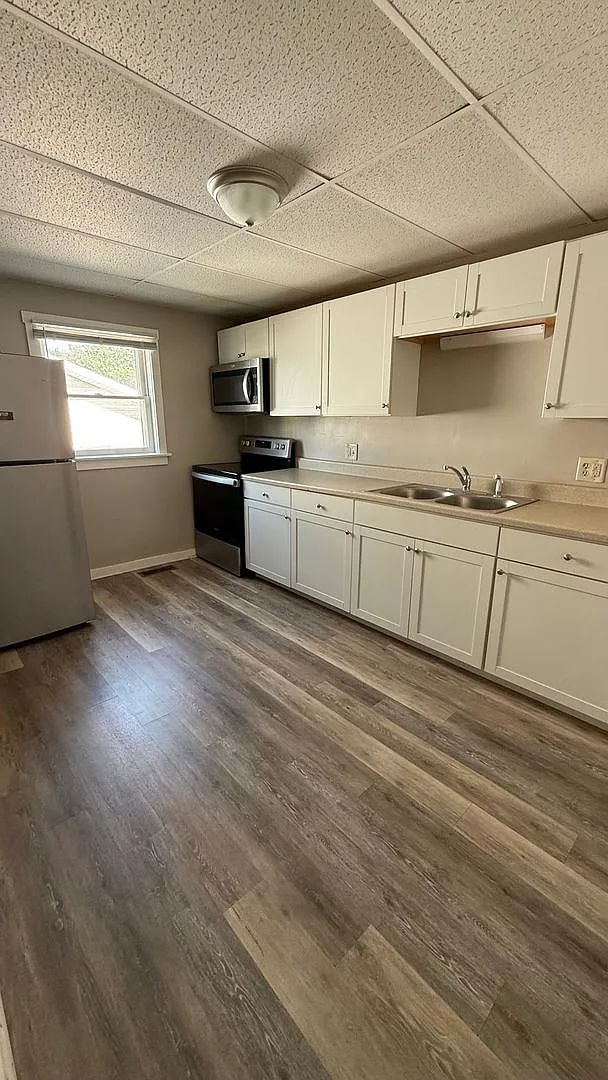 904 W Main St — Photo 4