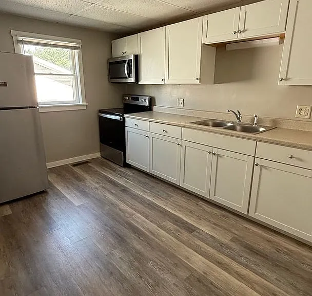 904 W Main St — Photo 3
