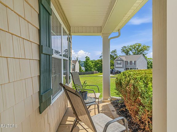 3rd image of 277 Gail Ln