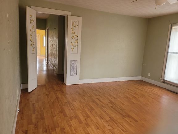 3rd image of 107 W 9th Street