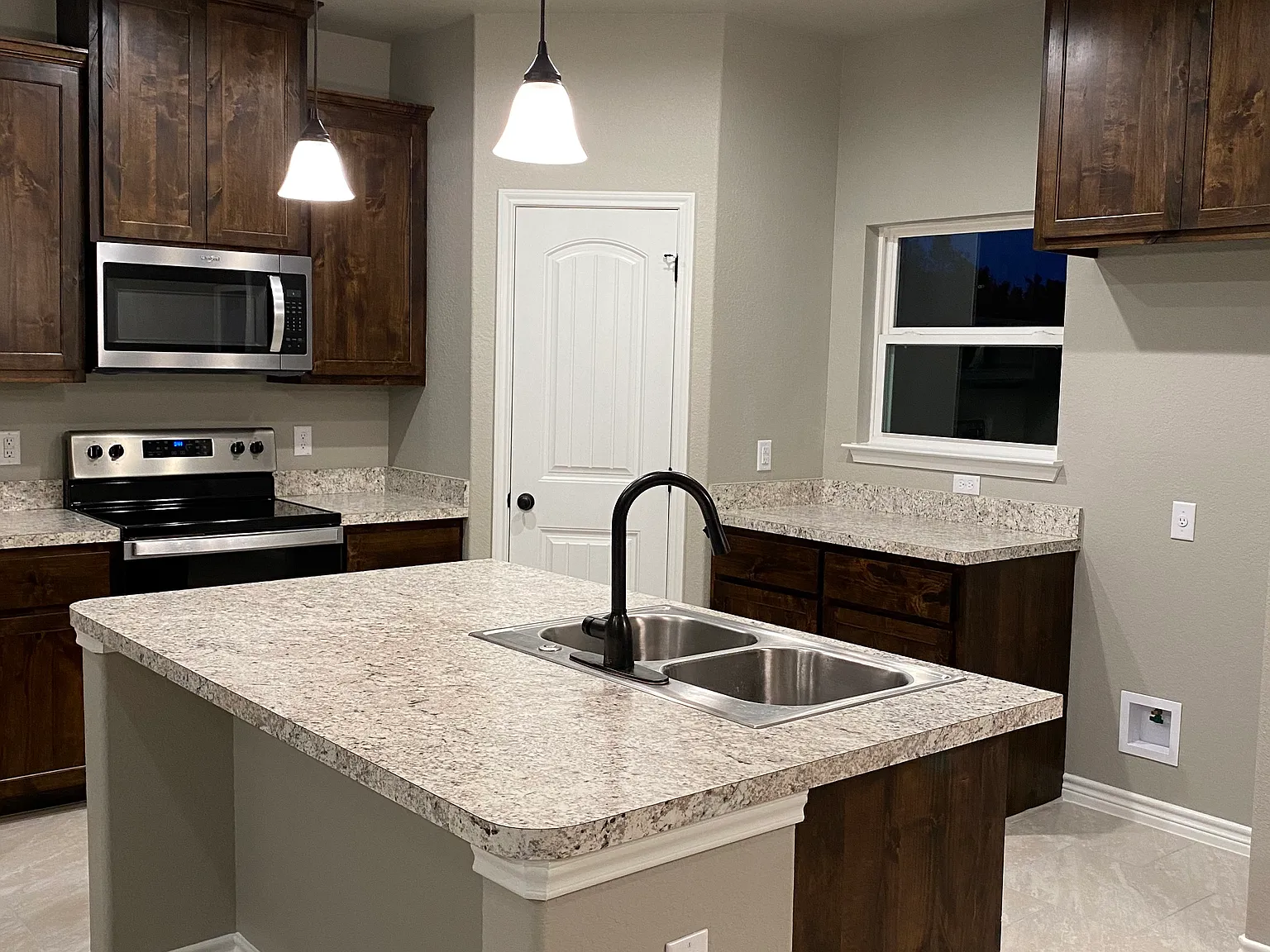 3 bed, 1317 sqft, $1,850 — Photo 3