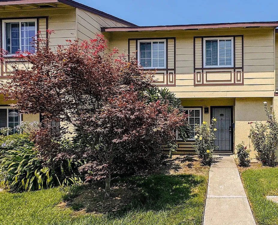3 bed, 1.5 bath, 1166 sqft, $3,200 — Photo 1