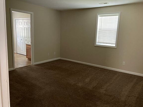 Main Bedroom, Full Bathroom