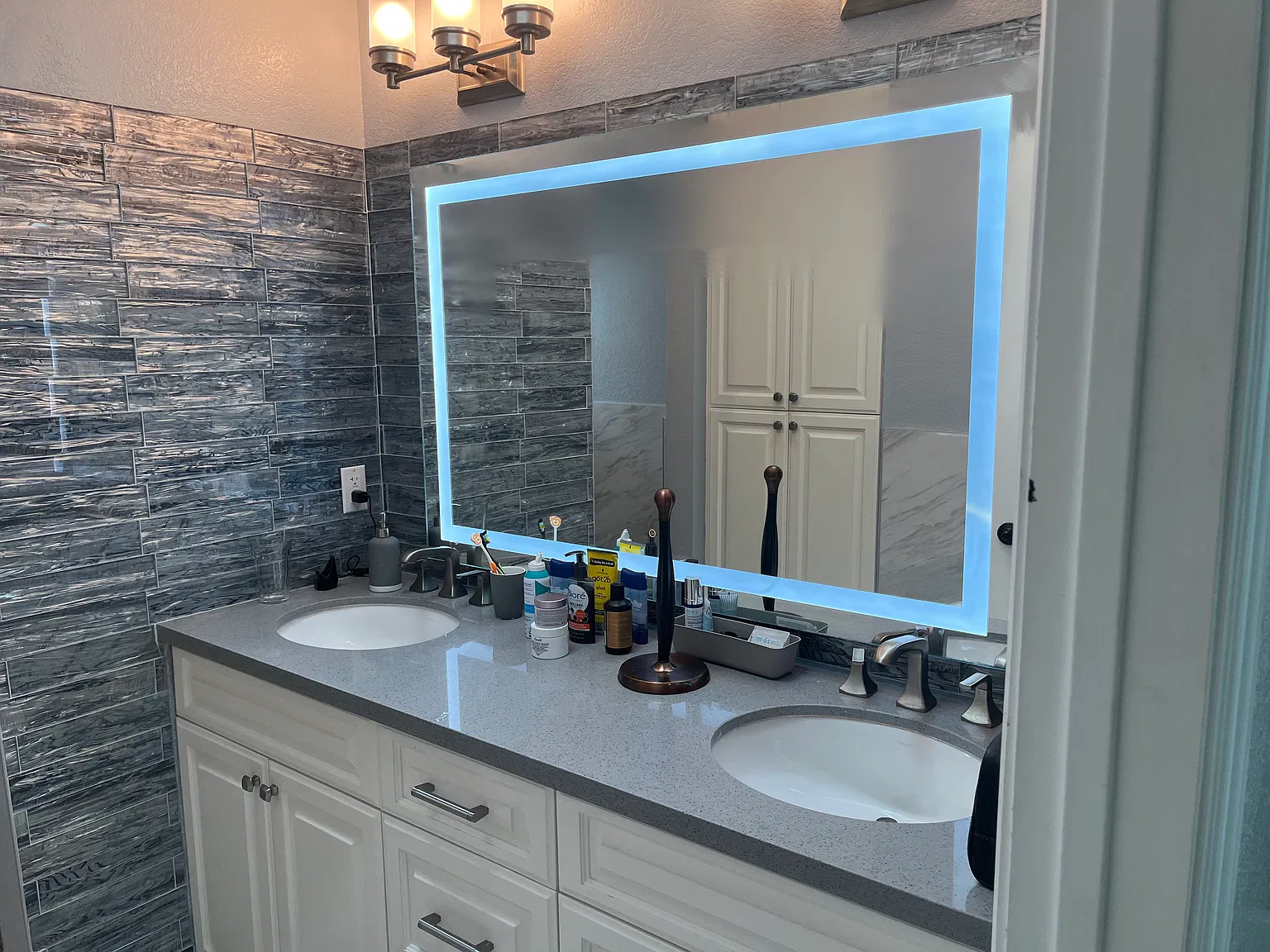4 bed, 2.5 bath, 2289 sqft, $7,000 — Photo 2