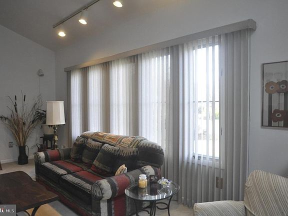5th image of 723 Broadmoor Dr