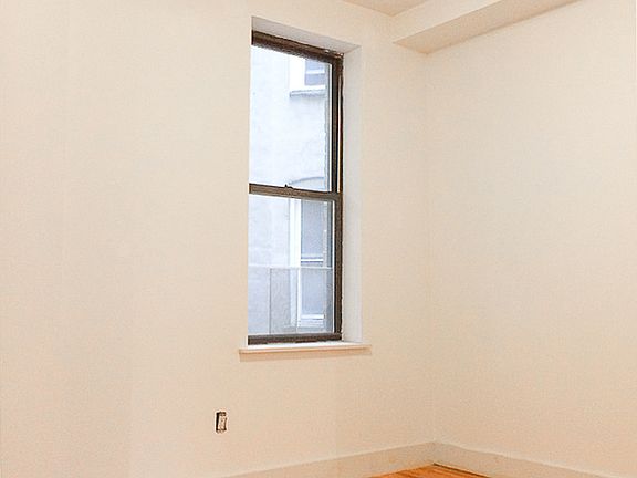 3rd image of 469 Park Pl #1FR