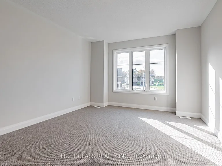 15 Kenneth Campbell Ct — Photo 31