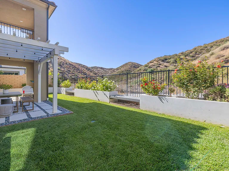 19212 Blackthorn Dr — Photo 53