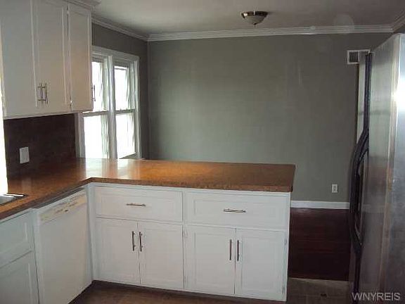 4th image of 184 Waverly Ave
