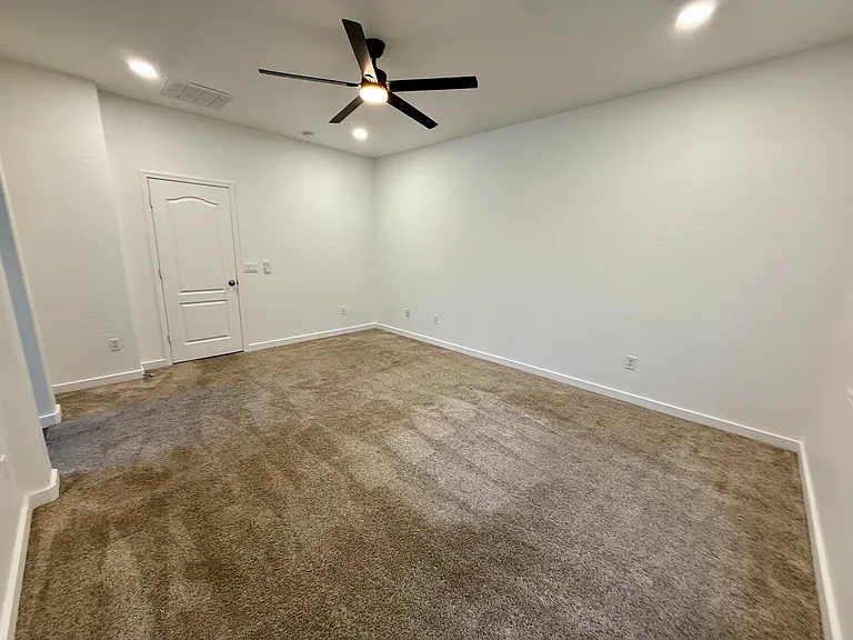 15238 W Custer Ln — Photo 10