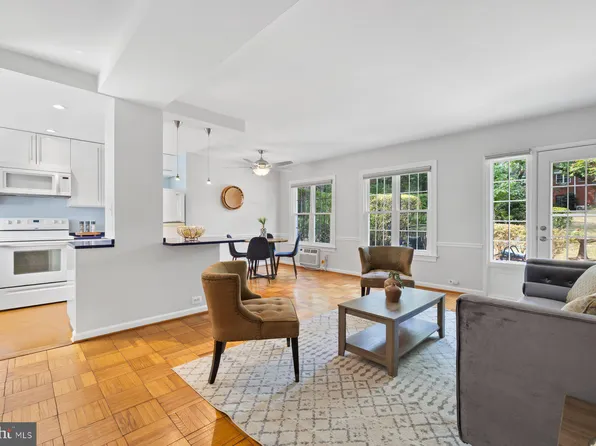 3332 Martha Custis Dr, Alexandria, VA 22302