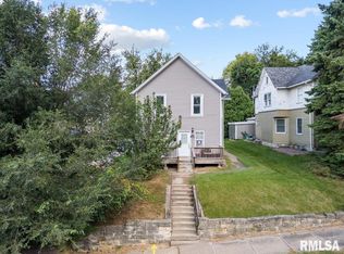 1112 12th St, Moline, IL 61265