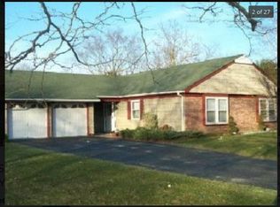 17 Chesapeake Bay Rd, Coram, NY 11727