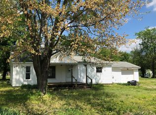 225 4th St, Oswego, KS 67356