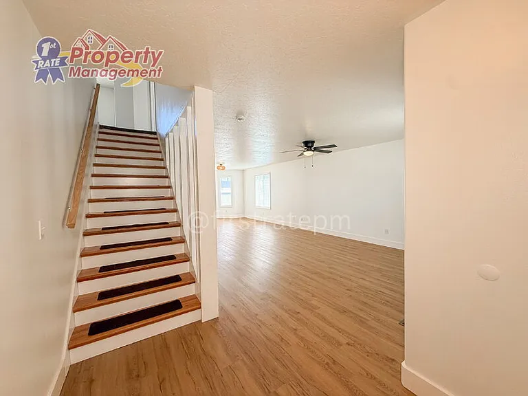 16042 N Saint Helens Dr — Photo 3