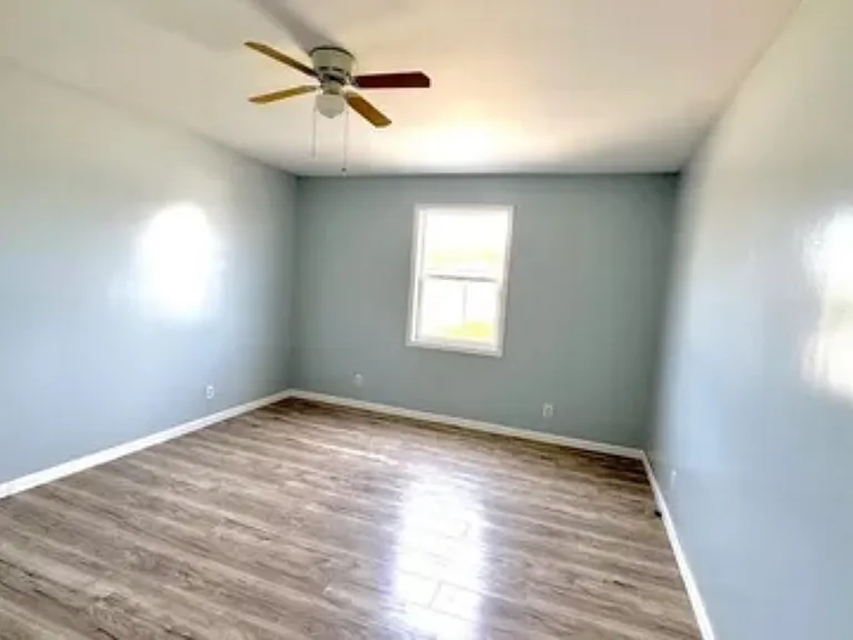 1335 E Washington St — Photo 3
