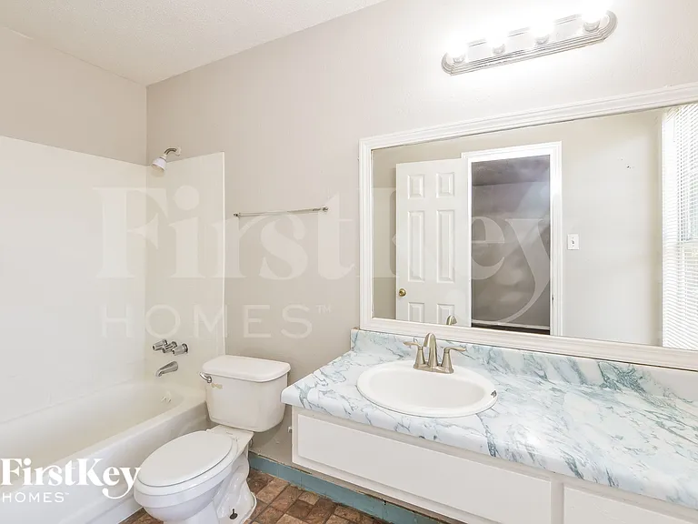 5749 Jardin Pl — Photo 11