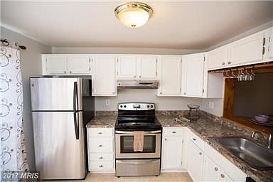 4th image of 1332 Stockett Sq
