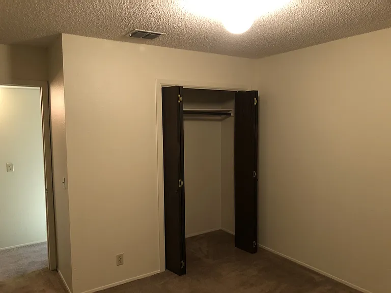 914 W Meadowmere Ln — Photo 16