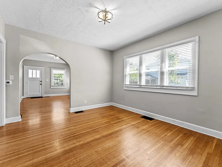 415 Bernard Ave — Photo 11