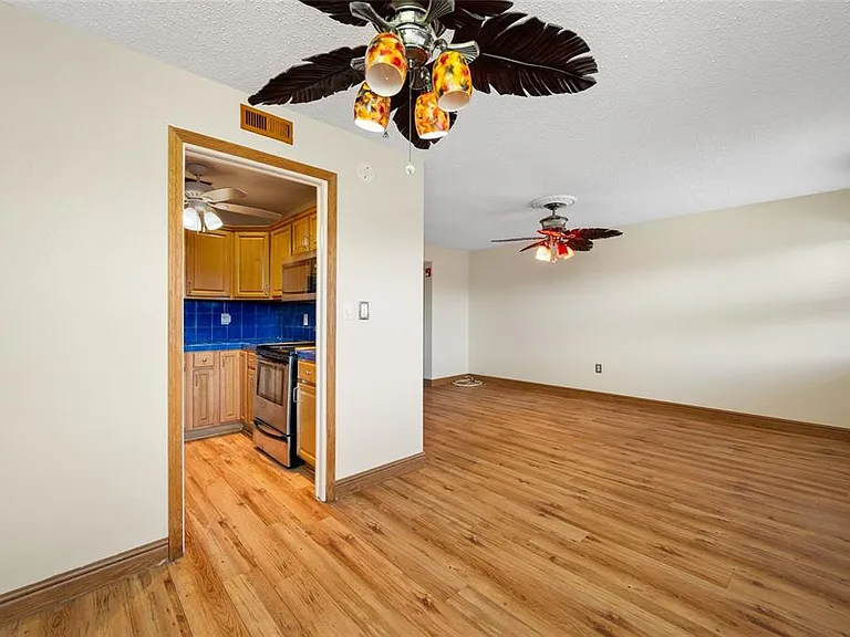 1001 77th Ave N #308 — Photo 5
