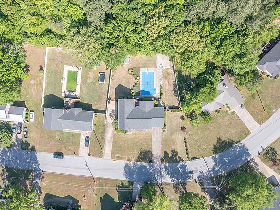3rd image of 1511 Louise Dr SE